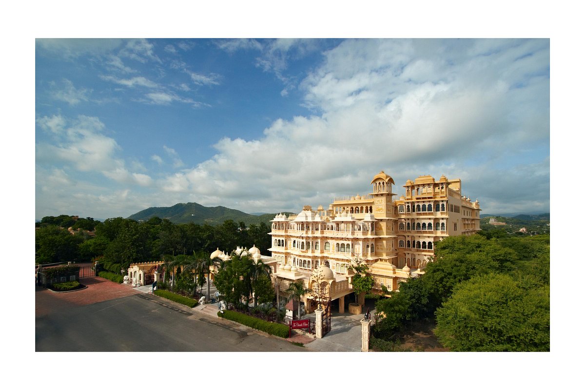 Hotel Chunda Palace provides boutique hotel accommodation