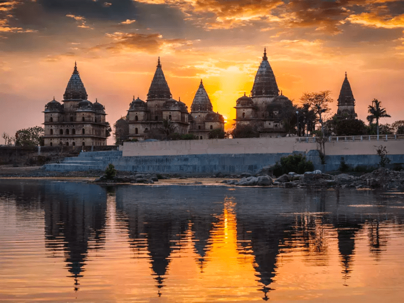 best places for pre wedding shoot in Orchha